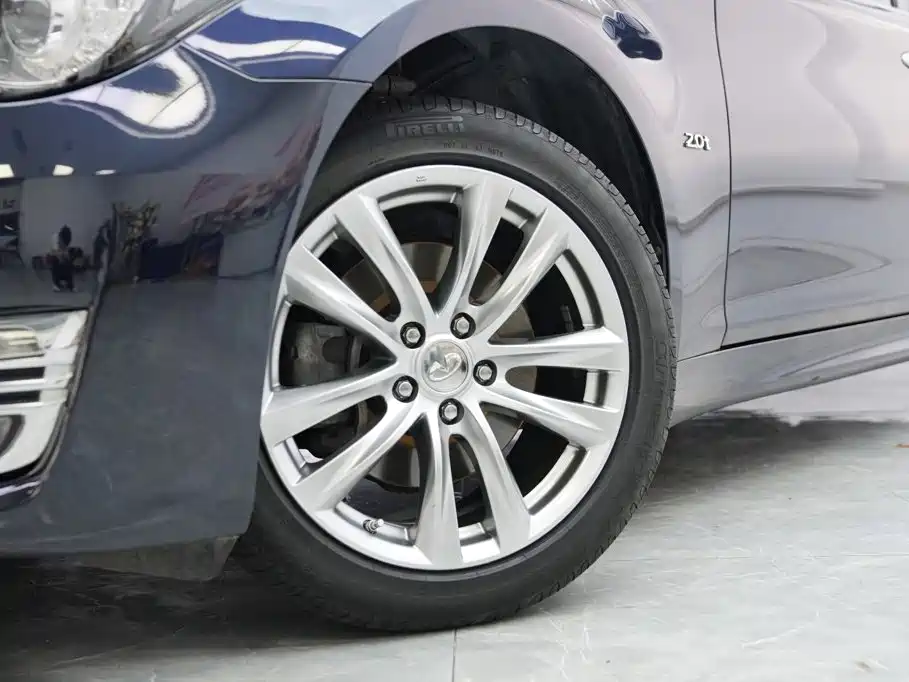 Infiniti Q70 — миниатюра 3