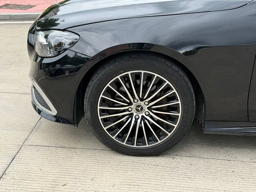 Mercedes-Benz E-Class — миниатюра 5