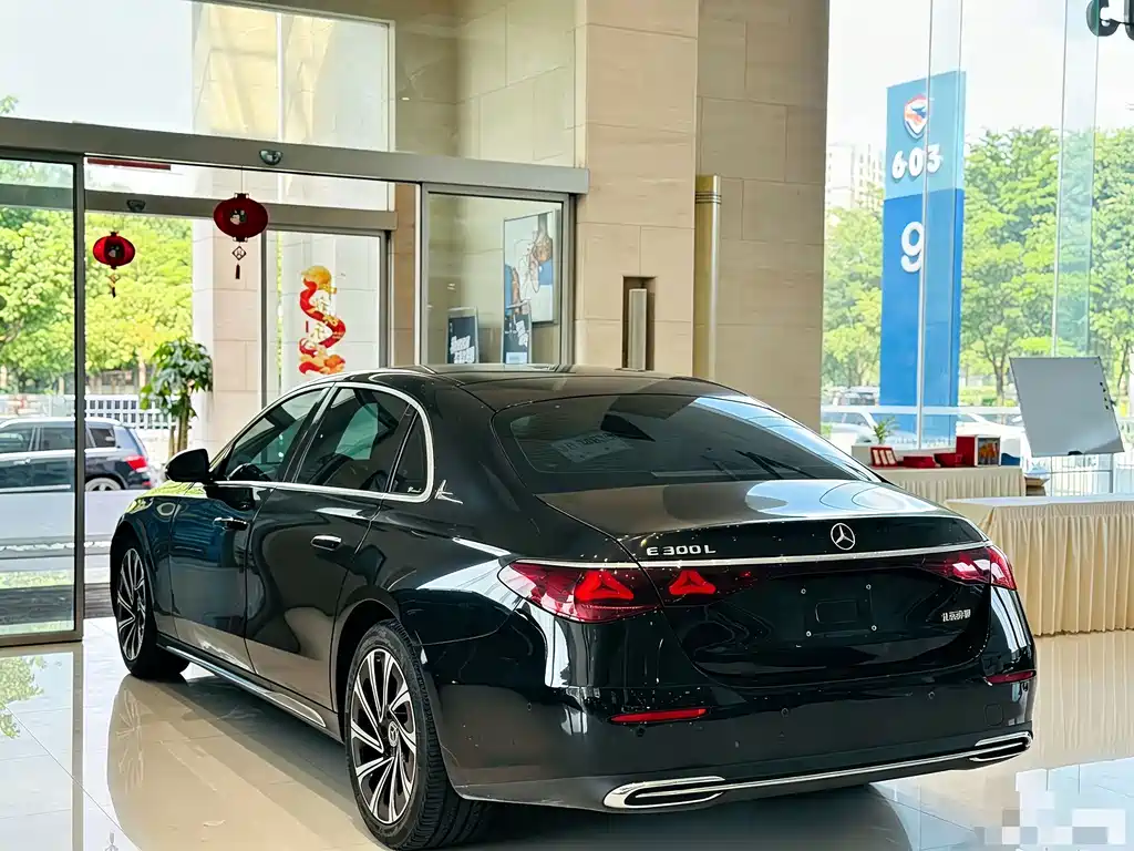 Mercedes-Benz E-Class — миниатюра 6