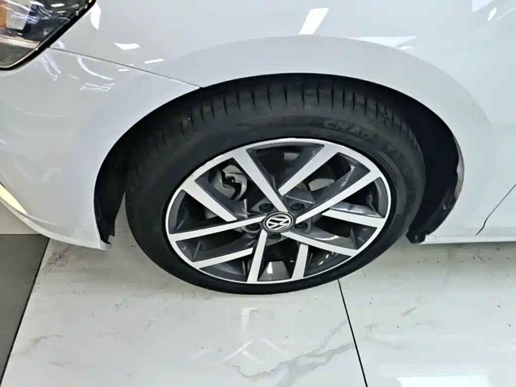 Volkswagen Golf — миниатюра 23