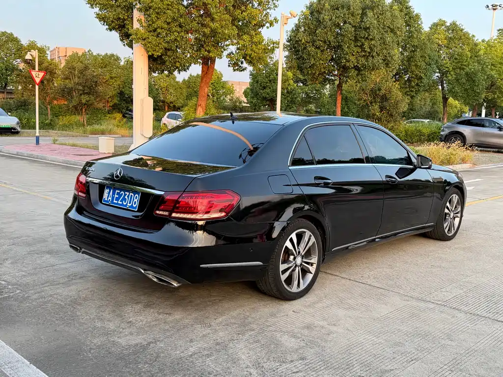 Mercedes-Benz E-Class — миниатюра 7