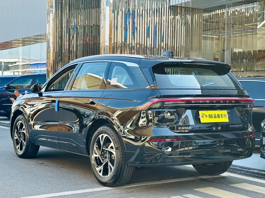Lincoln Nautilus — миниатюра 4