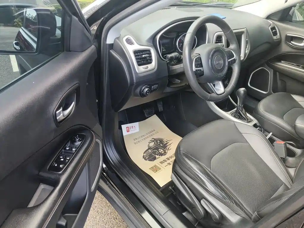 Jeep Compass — миниатюра 5