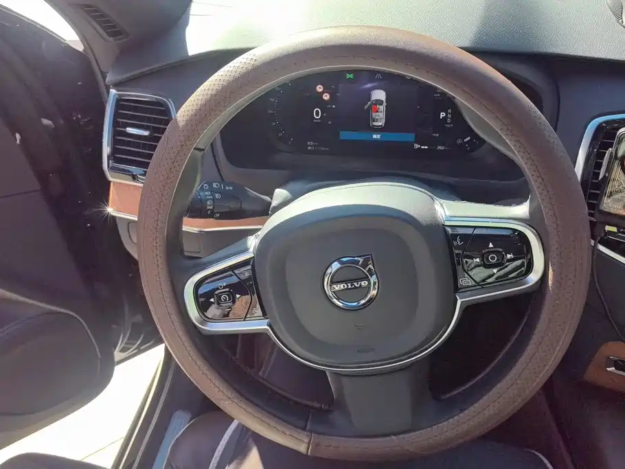 Volvo XC90 — миниатюра 15