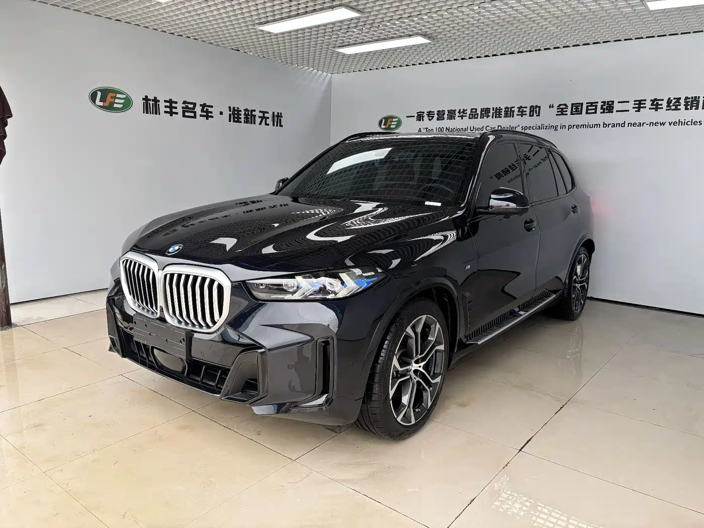宝马X5 2025款 xDrive 40Li 尊享型M运动曜夜套装 2025