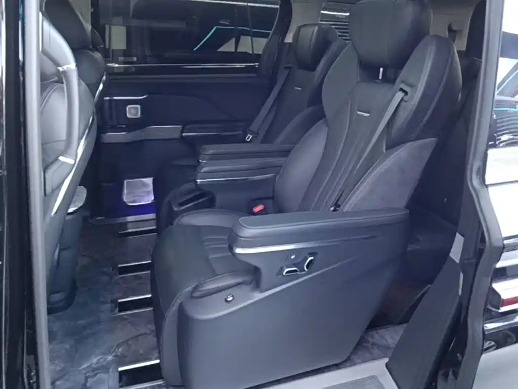 Hongqi Hongqi HQ9 PHEV — миниатюра 17