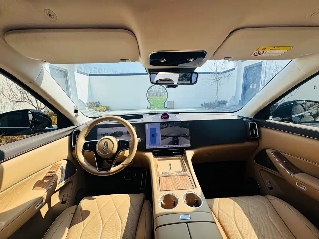 AITO ASK THE WORLD M8