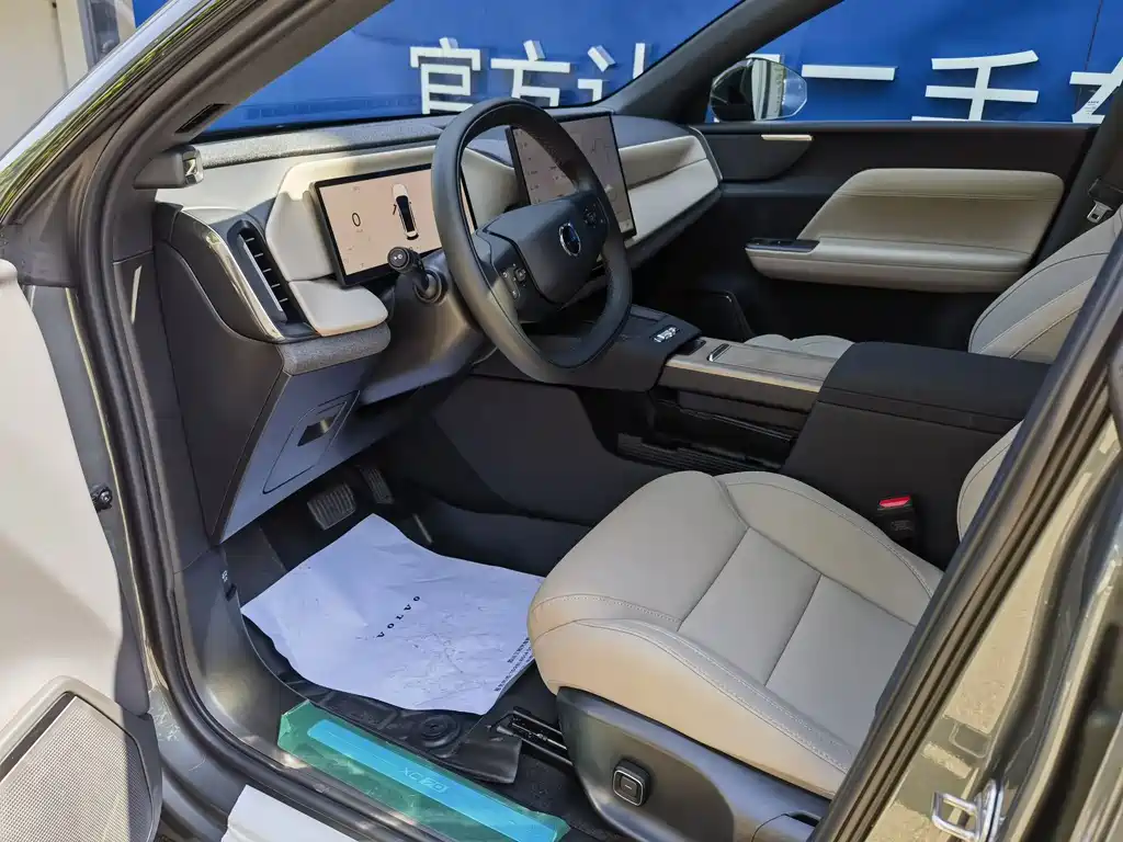Volvo XC70 PHEV — миниатюра 9