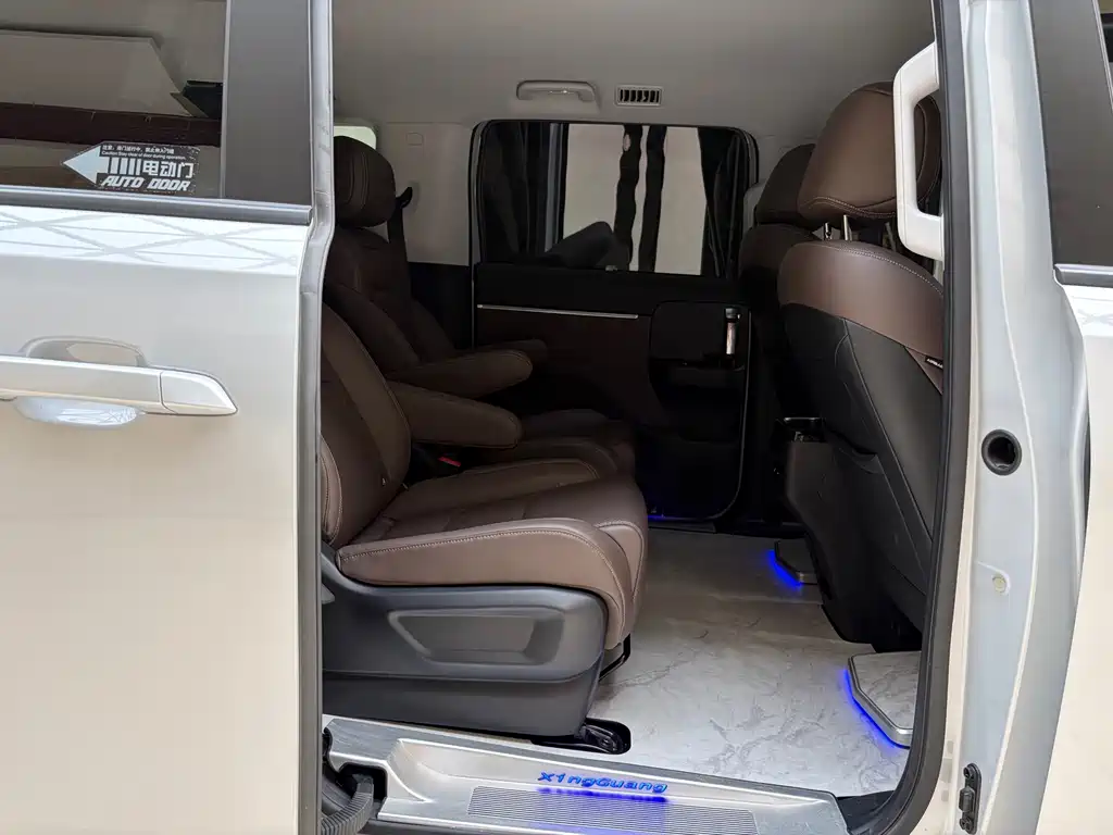 Wuling Xingguang 730 New Energy — миниатюра 11