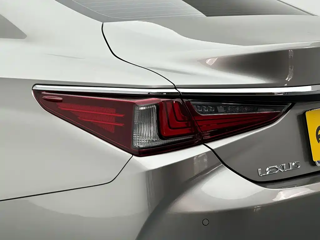 Lexus ES — миниатюра 14