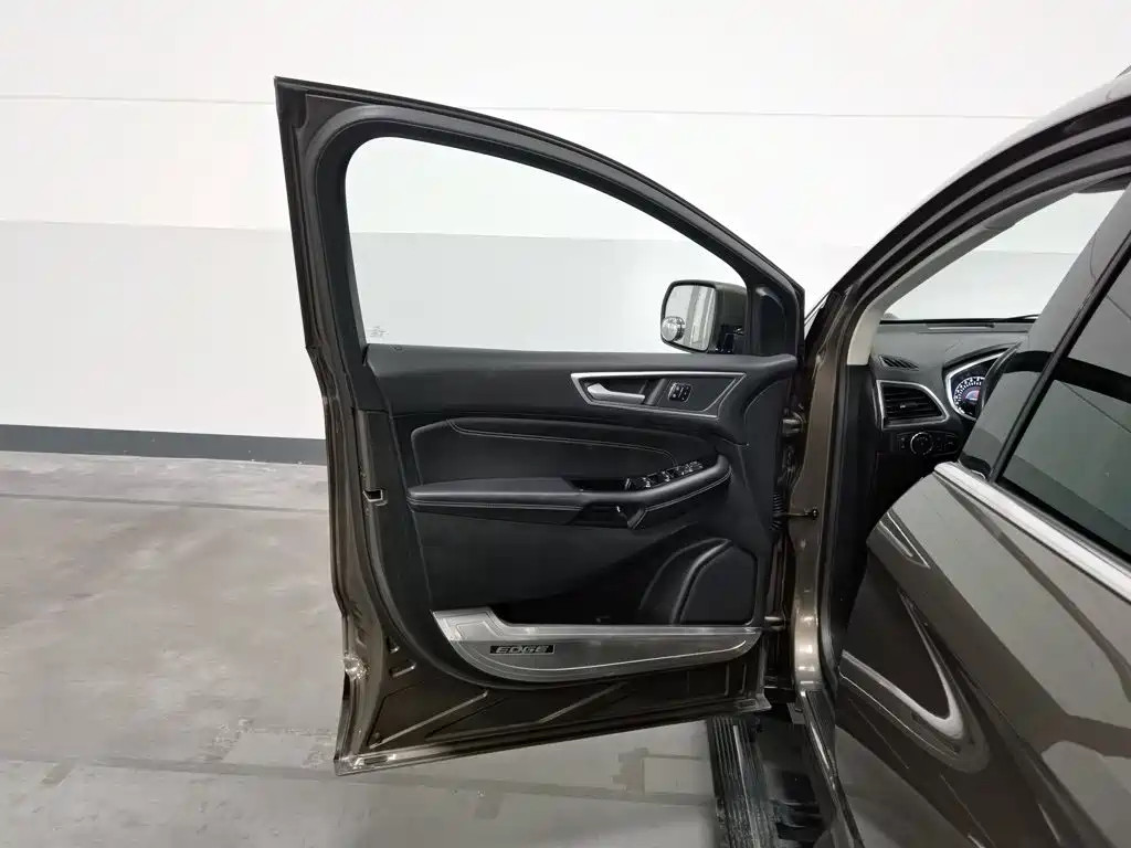 Ford Edge — миниатюра 8