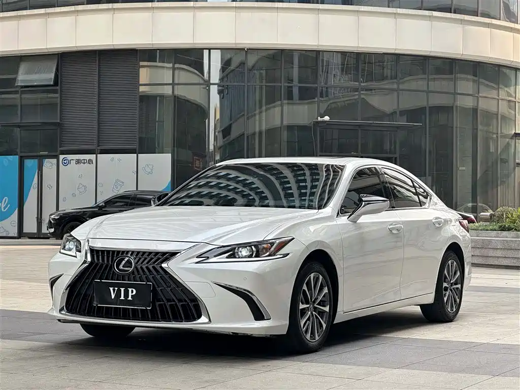 Lexus ES 2023