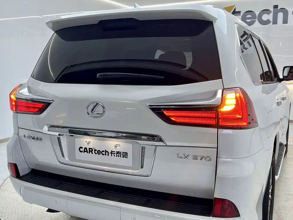 Lexus LX — миниатюра 11