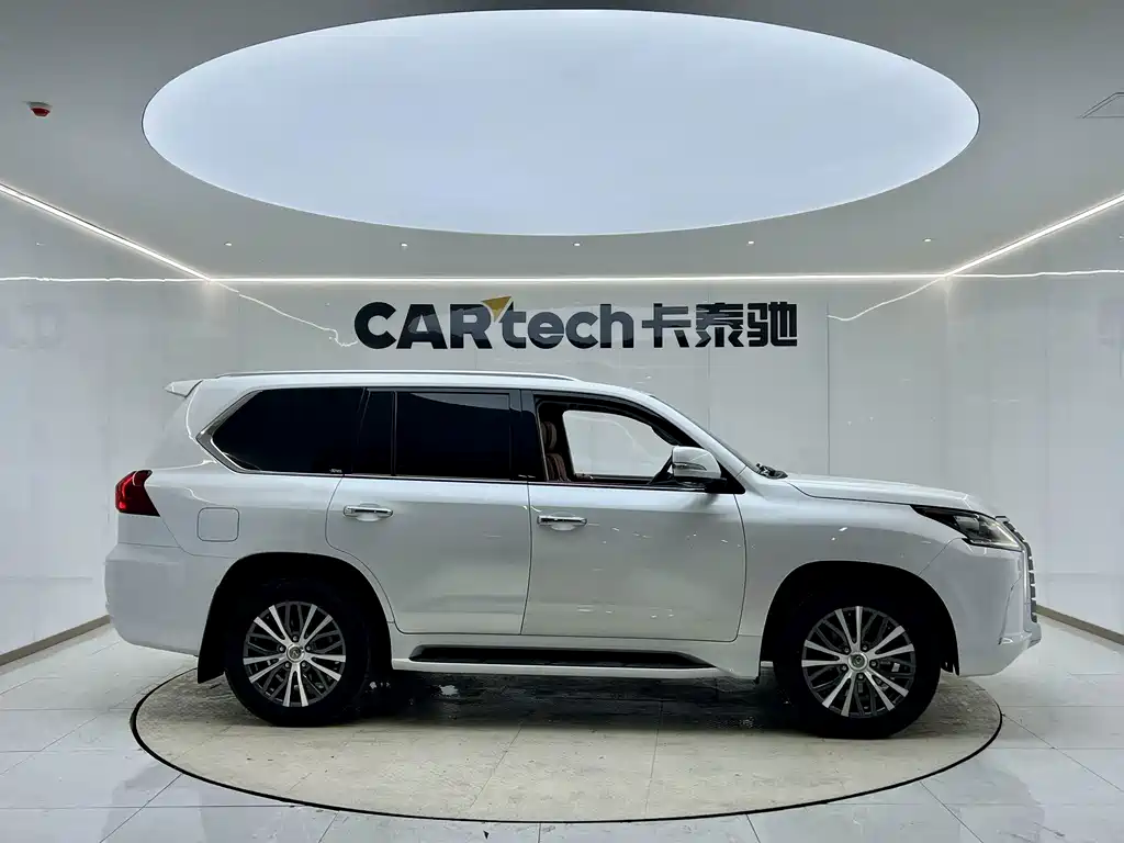 Lexus LX — миниатюра 9