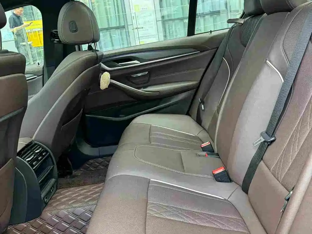 BMW 5 Series — миниатюра 10