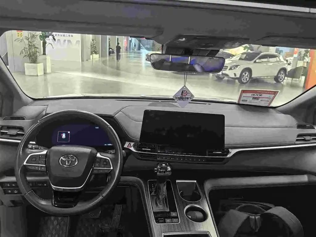 Toyota Sienna — миниатюра 9