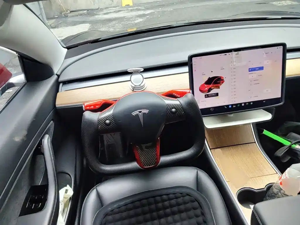Tesla Model 3 — миниатюра 11