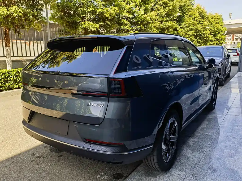 Volvo XC70 PHEV — миниатюра 4