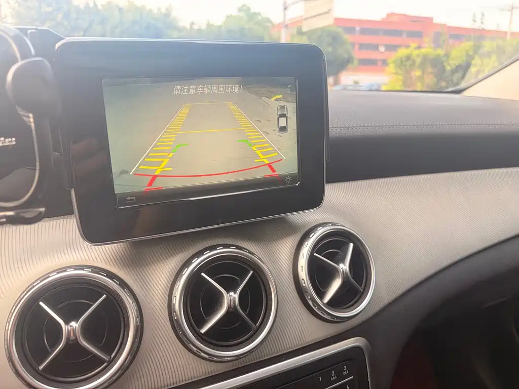 Mercedes-Benz GLA — миниатюра 18