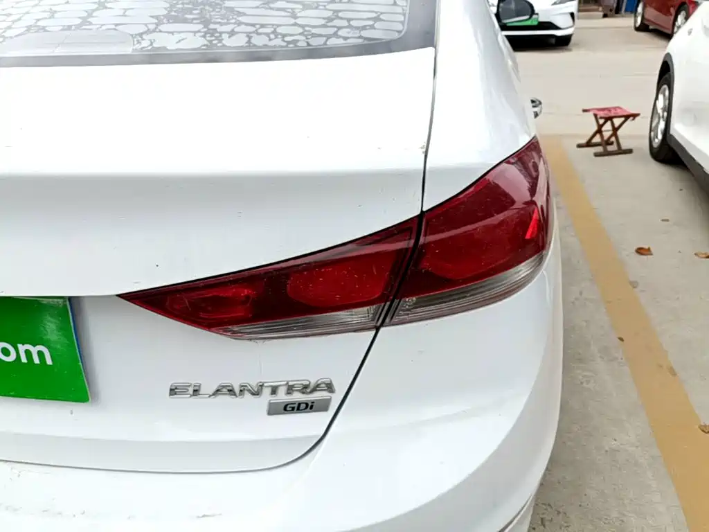 Hyundai Elantra — миниатюра 8