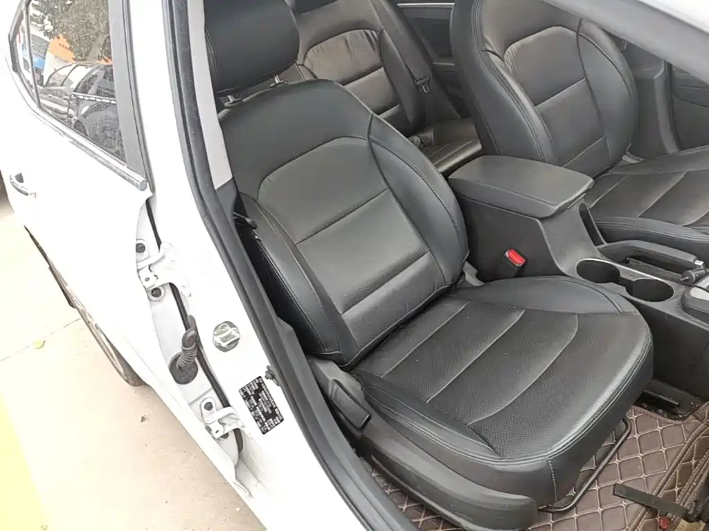 Hyundai Elantra — миниатюра 25