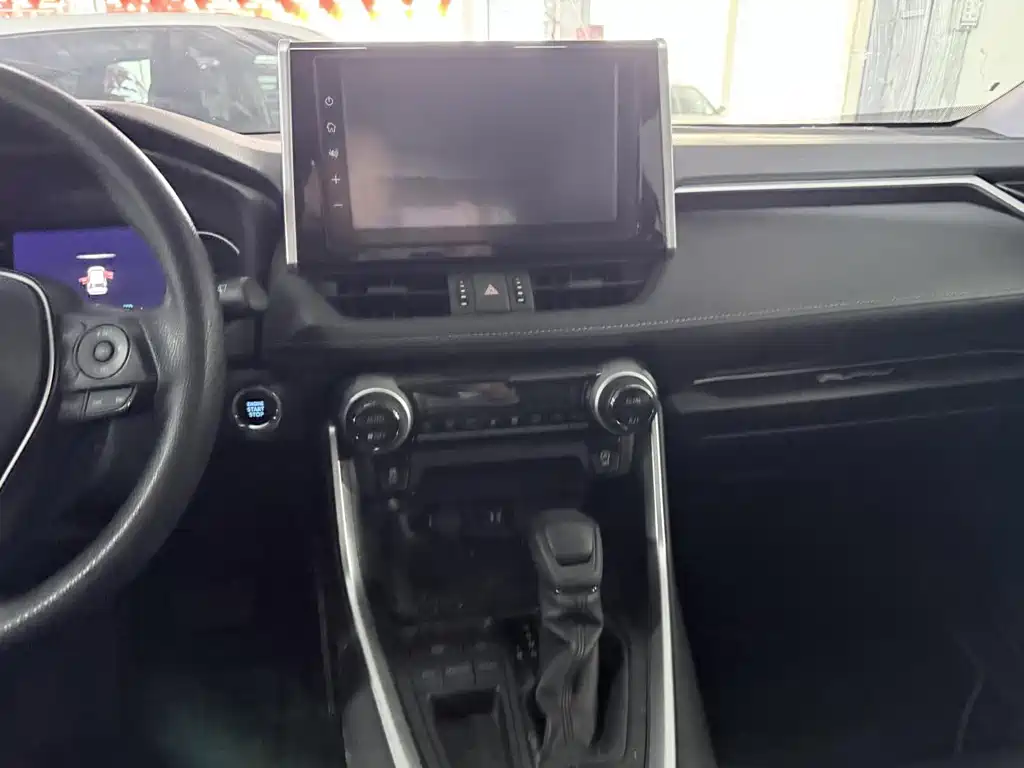 Toyota RAV4 — миниатюра 11