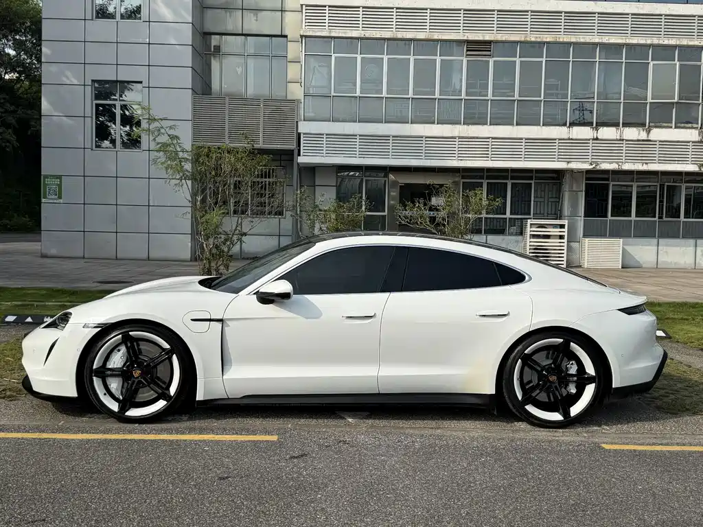 Porsche Taycan — миниатюра 24