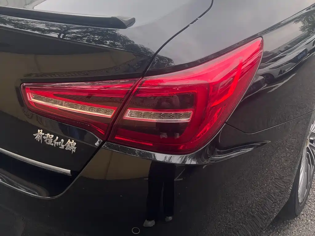 Hongqi Hongqi H5 — миниатюра 6