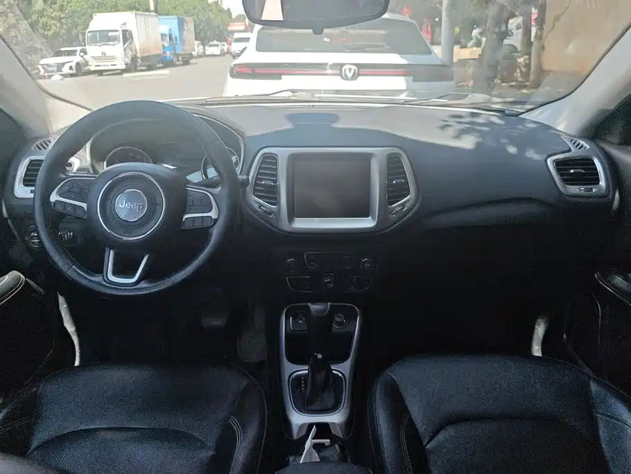 Jeep Compass — миниатюра 12
