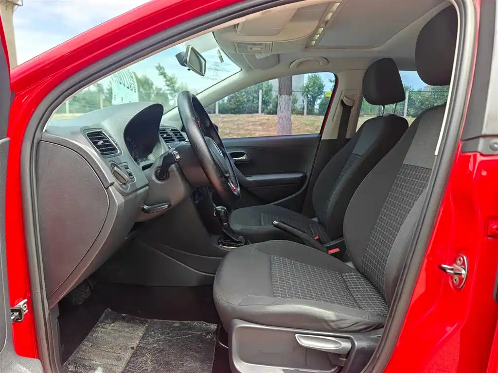 Volkswagen Polo 2016 1.6L AT Comfort