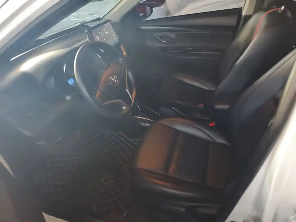 Toyota Yaris L — миниатюра 15