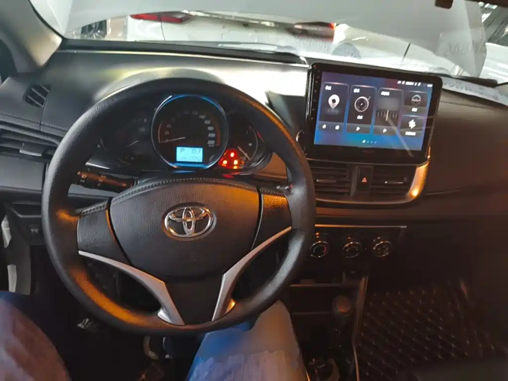 Toyota Yaris L — миниатюра 10