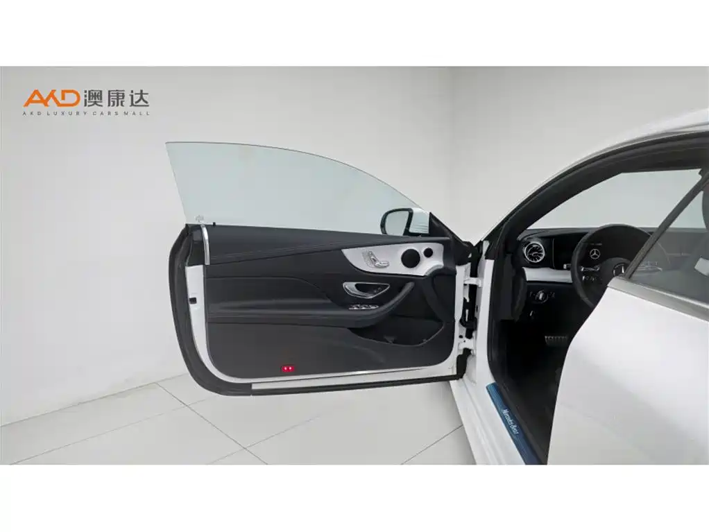 Mercedes-Benz E-Class (Import) — миниатюра 10
