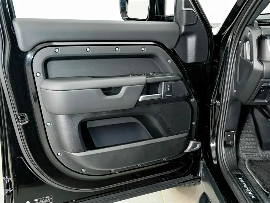 Land Rover Defender — миниатюра 17