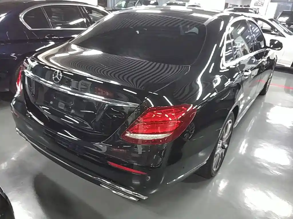 Mercedes-Benz E-Class — миниатюра 7
