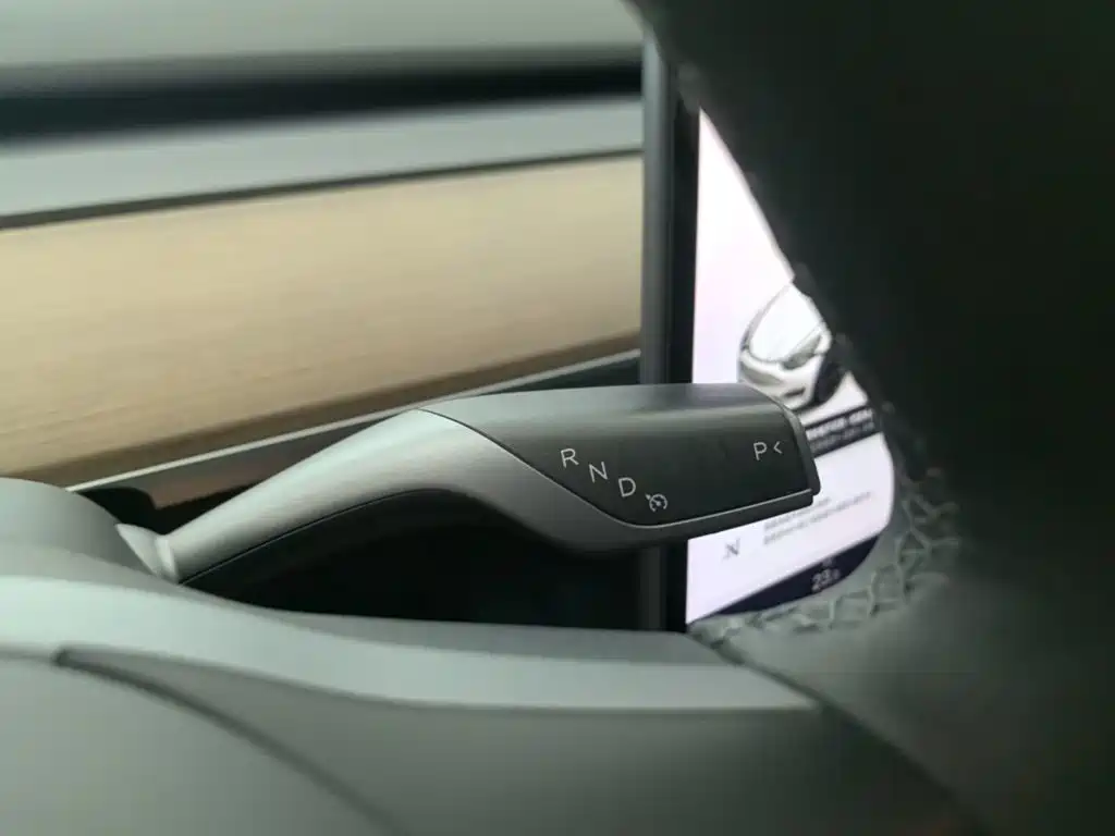 Tesla Model Y — миниатюра 14