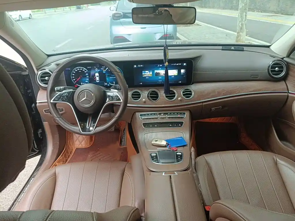 Mercedes-Benz E-Class — миниатюра 13