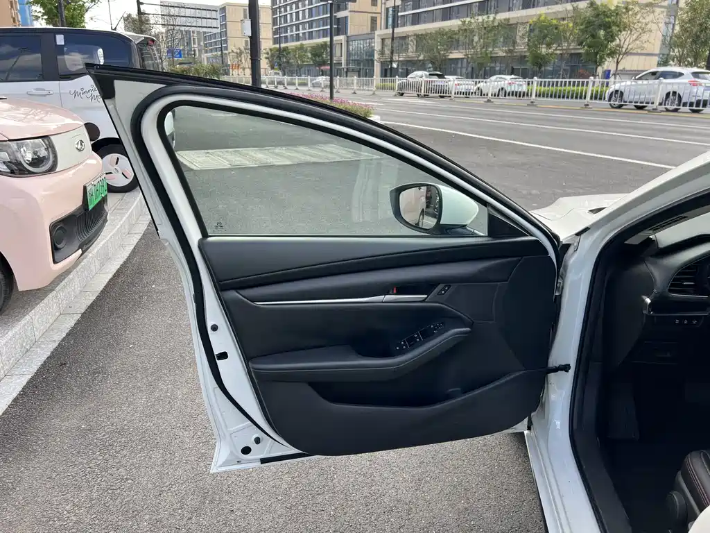 Mazda 3 Axela — миниатюра 13
