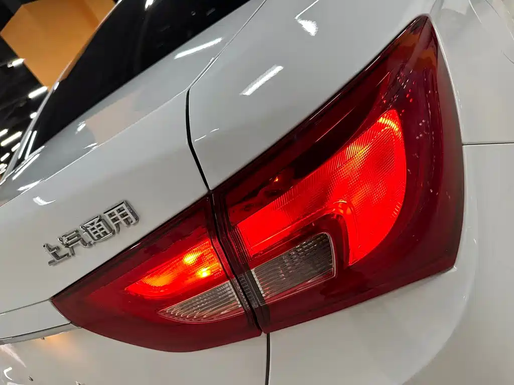 Buick Excelle — миниатюра 15