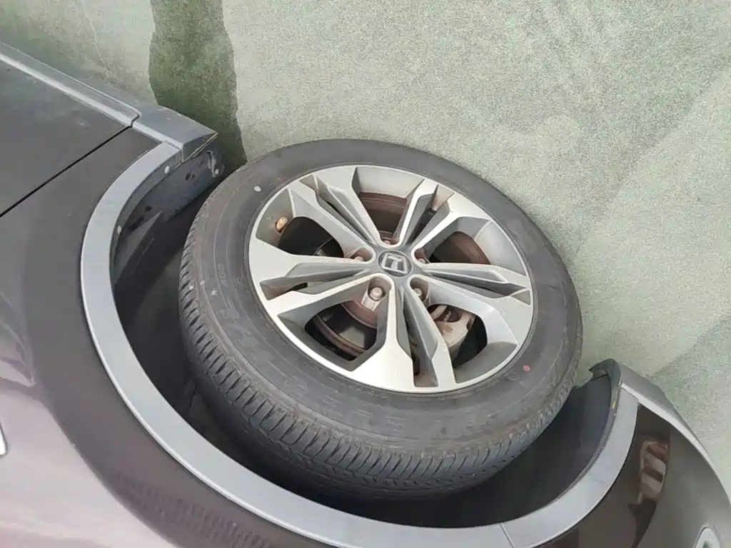 Luxgen U6 — миниатюра 23