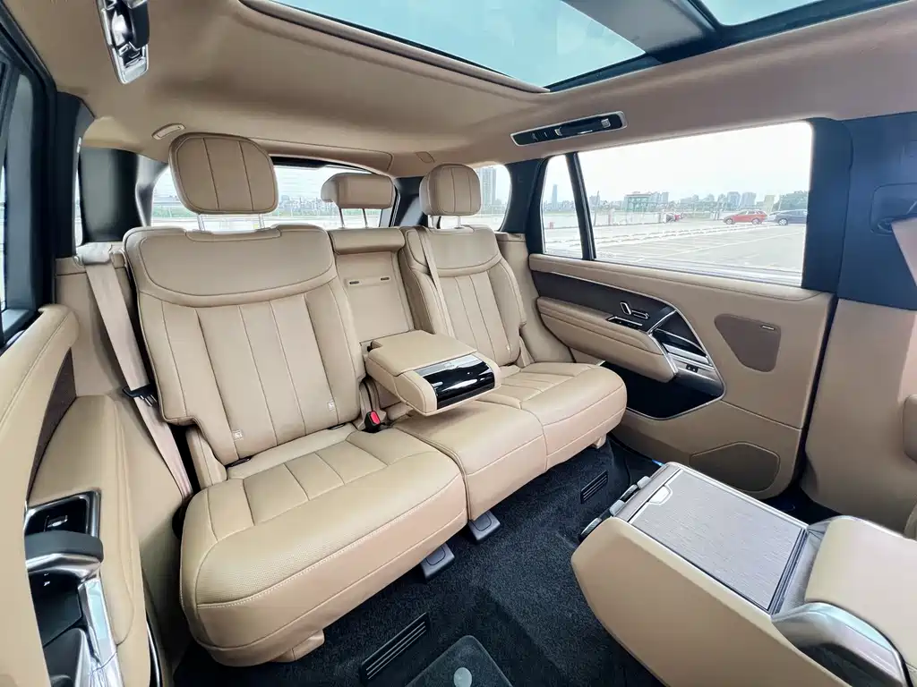 Land Rover Range Rover 2024 3.0 L6 400PS Long Wheelbase