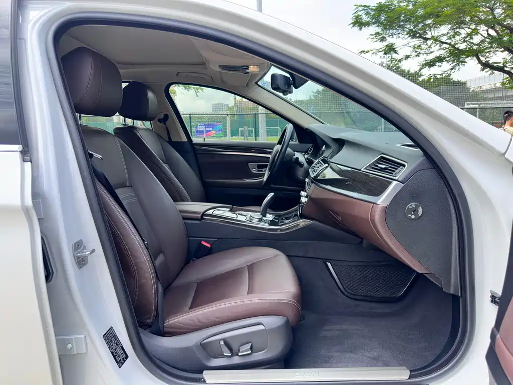 BMW 5 Series — миниатюра 10