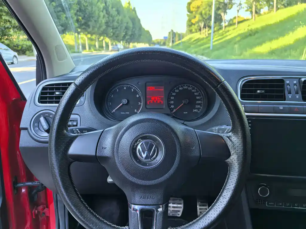 Volkswagen Polo — миниатюра 7