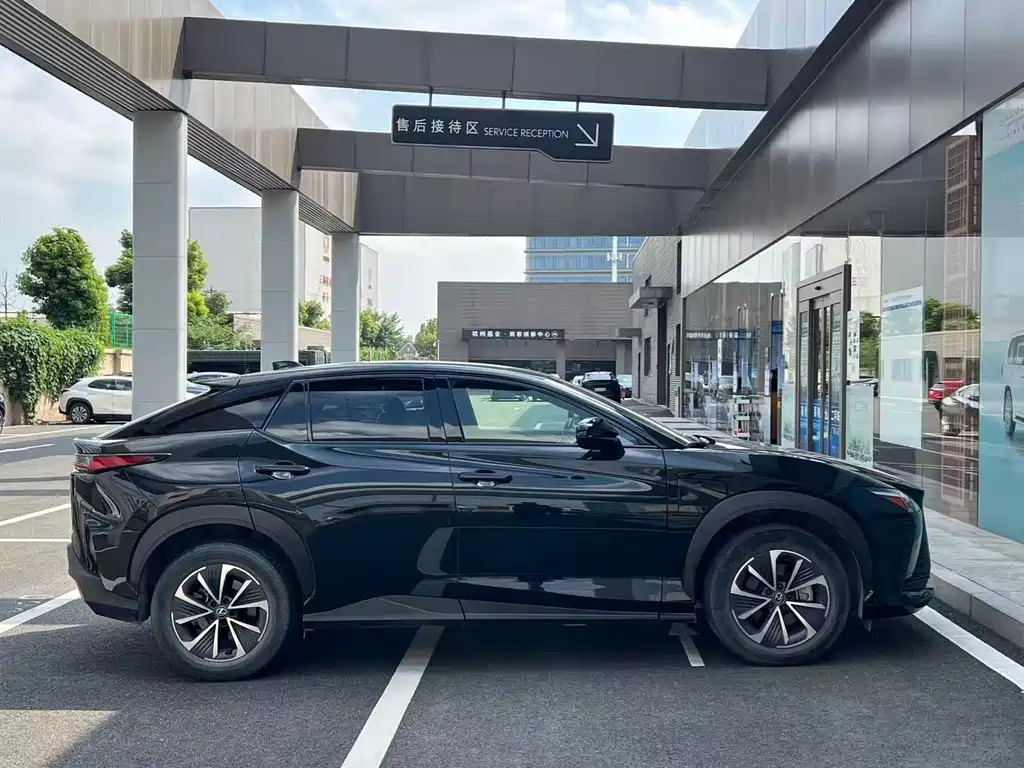 Lexus RZ — миниатюра 12