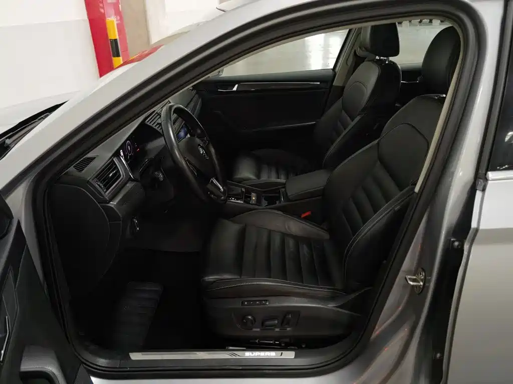 Skoda Superb — миниатюра 10