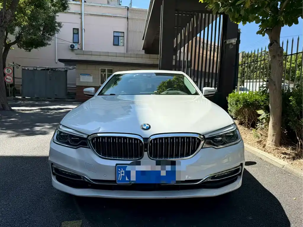 BMW 5 Series — миниатюра 2