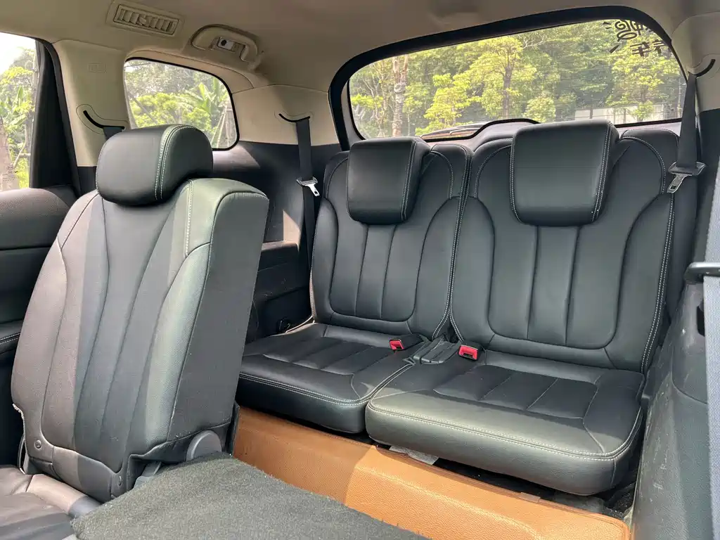 BYD MAX — миниатюра 10