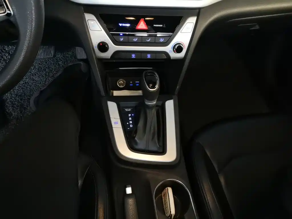 Hyundai Elantra — миниатюра 14