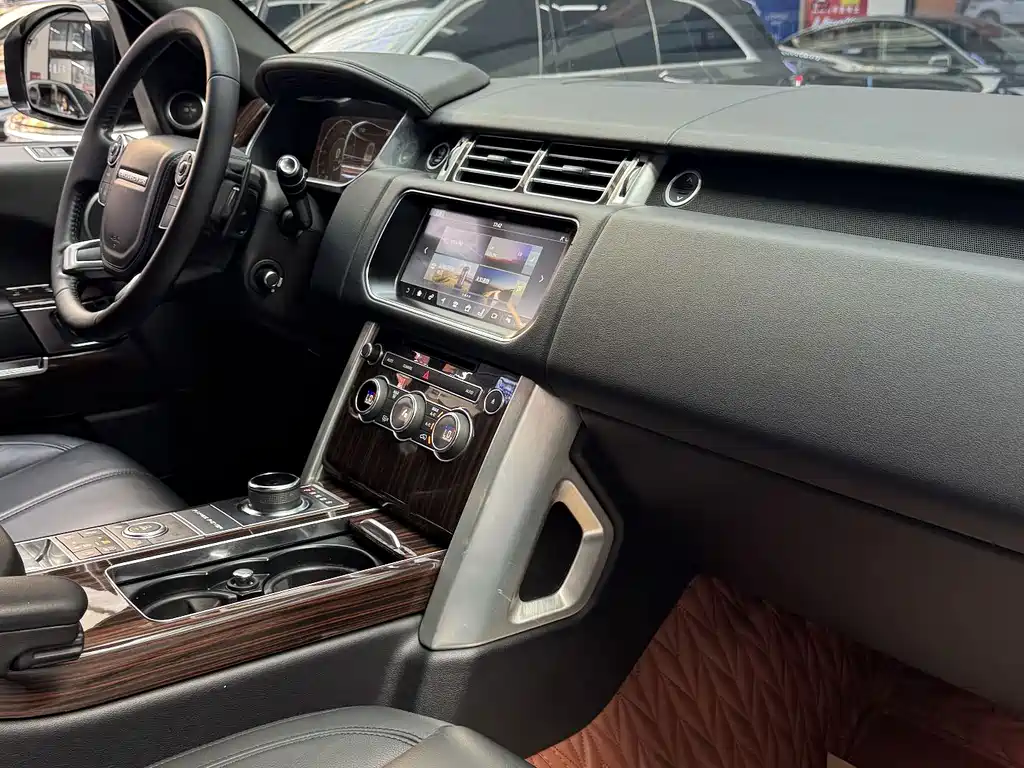Land Rover Range Rover — миниатюра 8