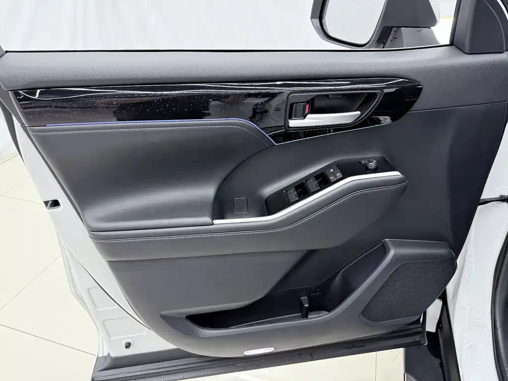 Toyota Highlander — миниатюра 16